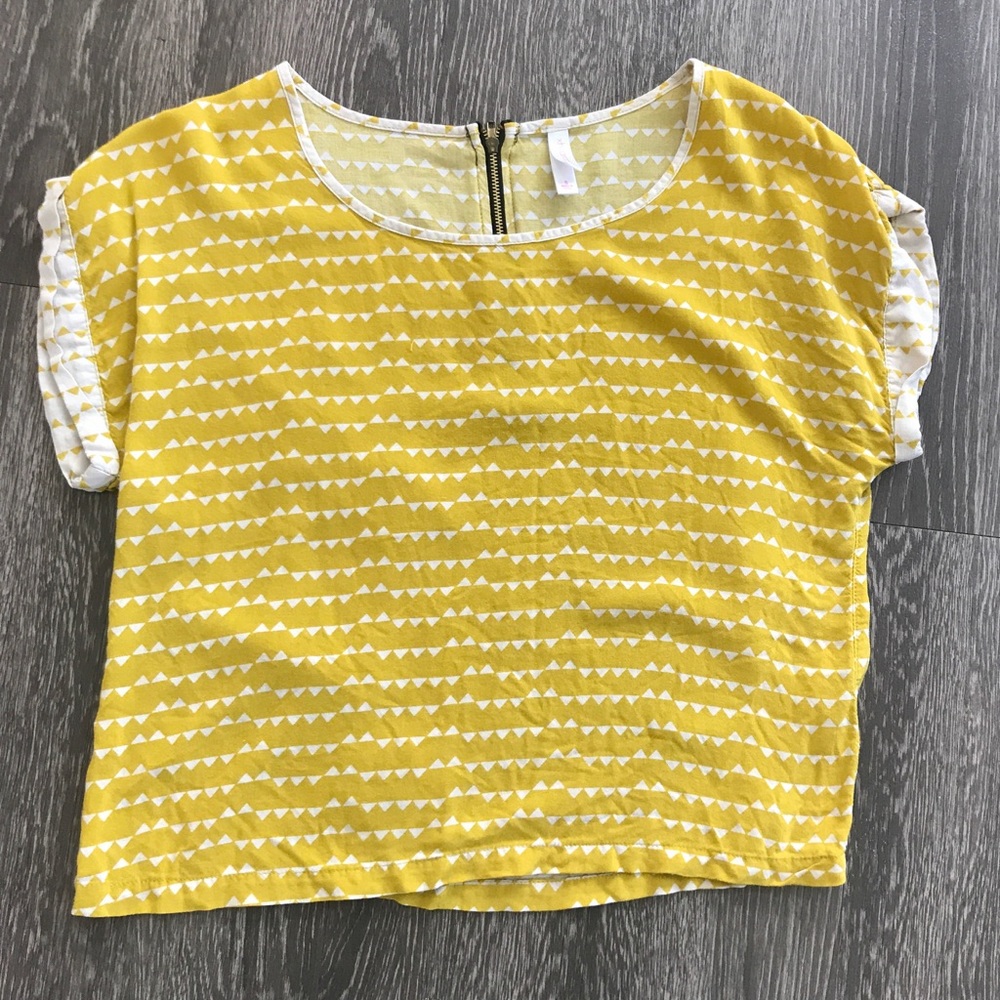 ⭐️ CUTE TRIANGLE PATTERN BOX CUT TOP ⭐️
