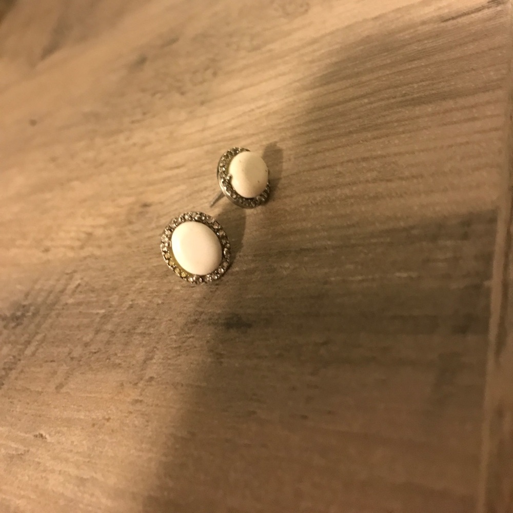 Oval studs