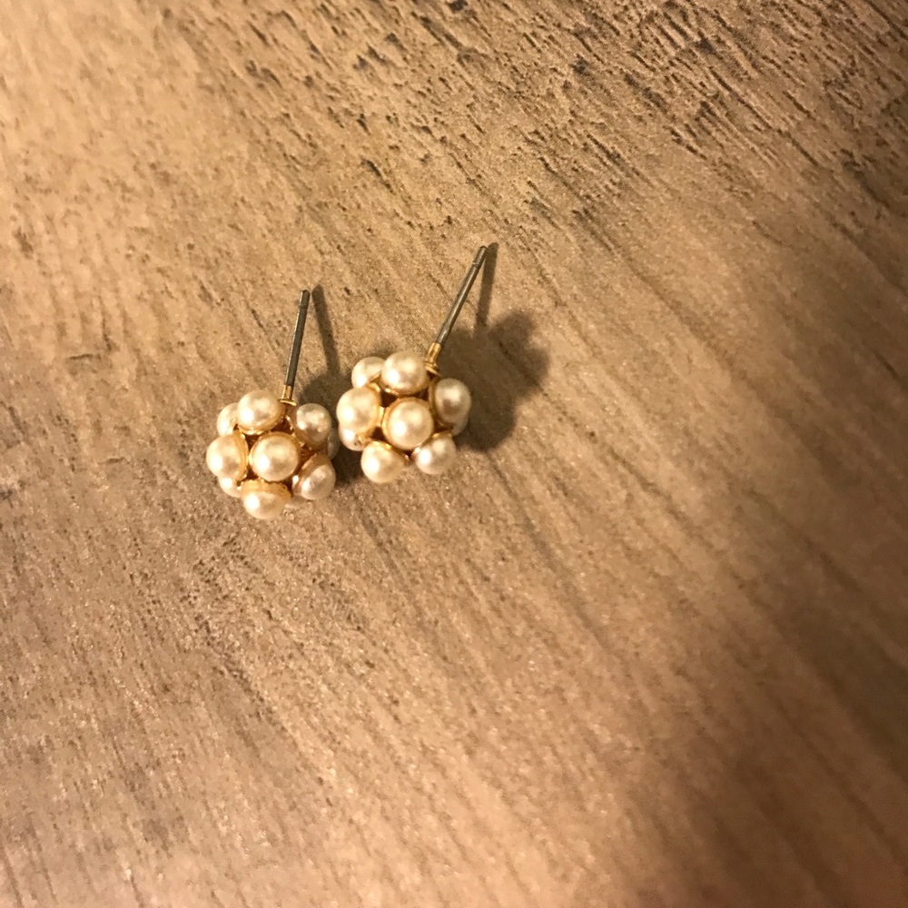 Pearl cluster studs