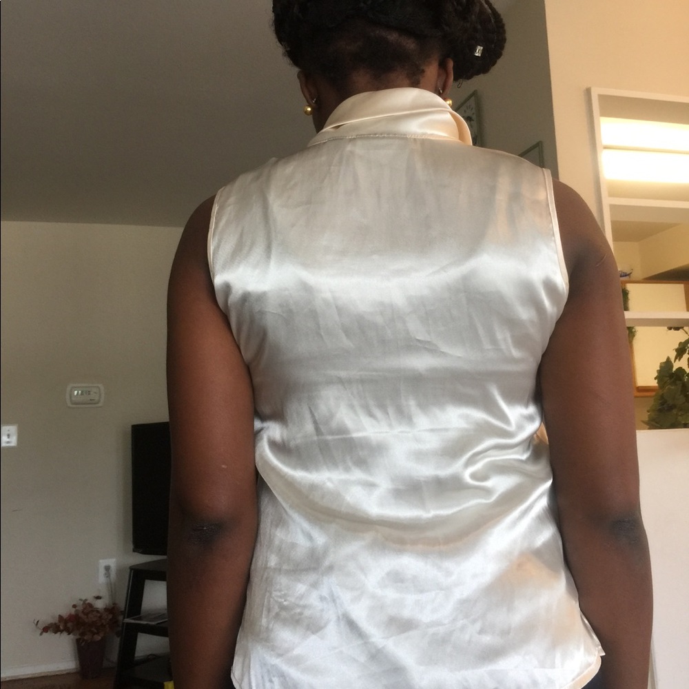 Nice blouse - Picture 3 of 3