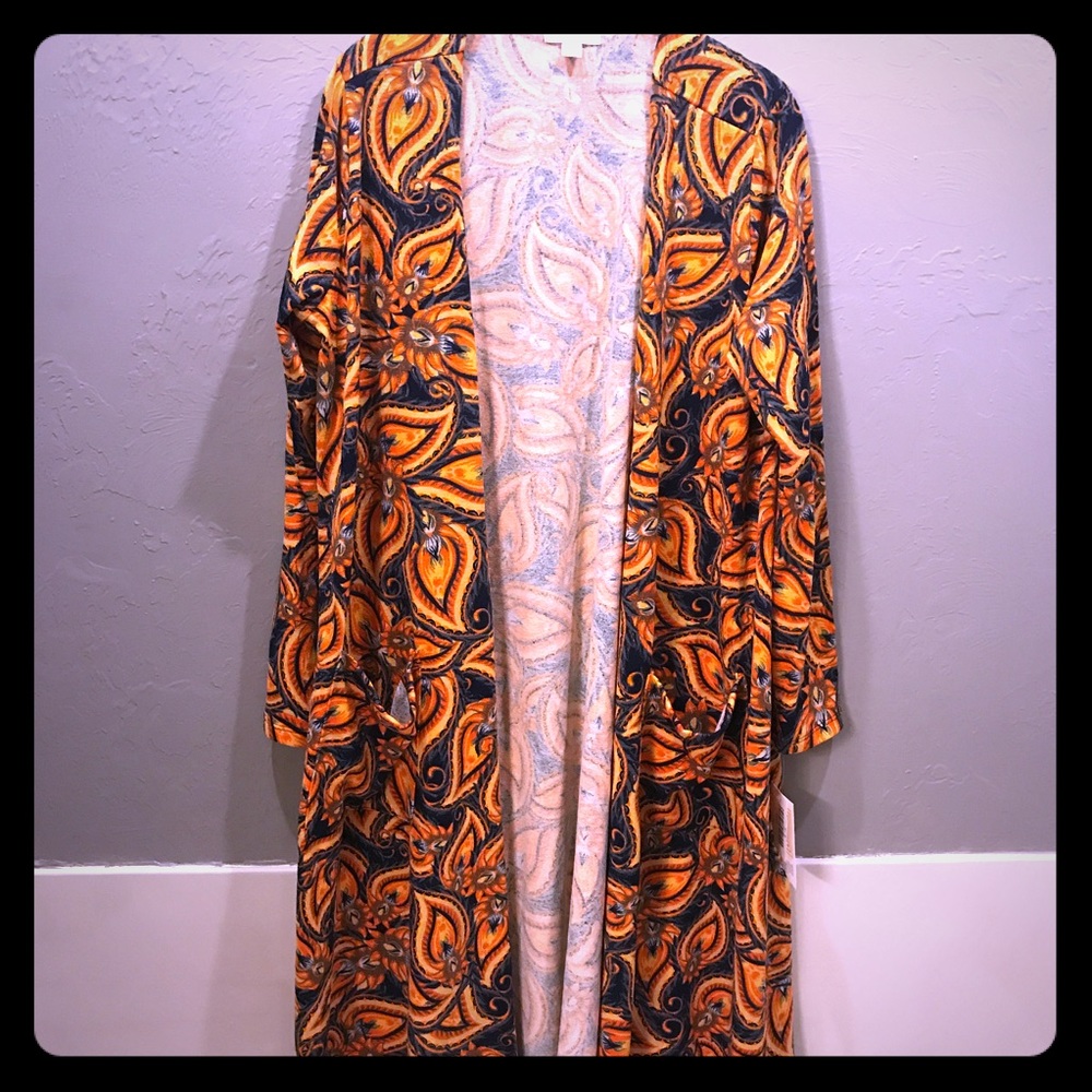 BEAUTIFUL NEW LULAROE SARAH