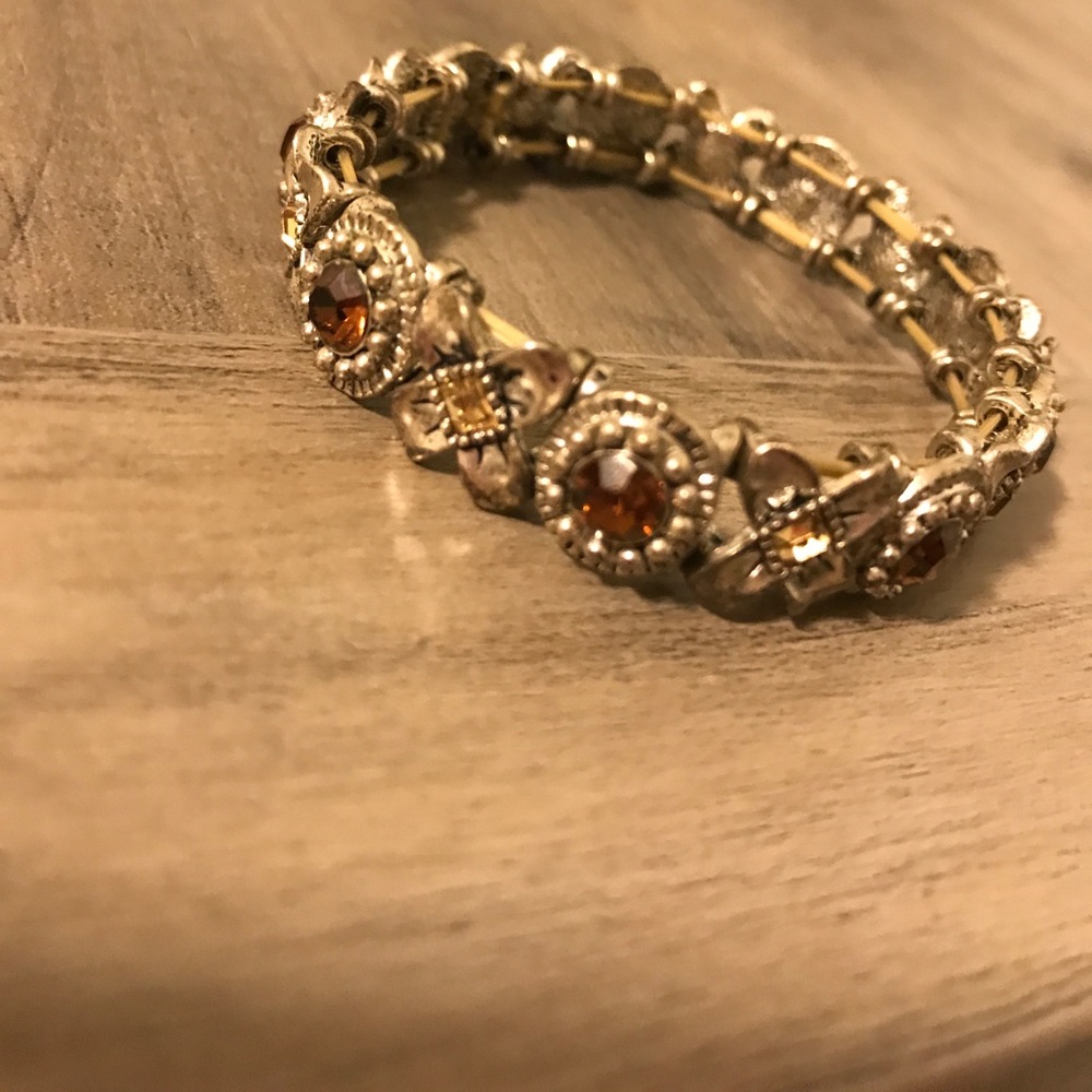 Accent bracelet