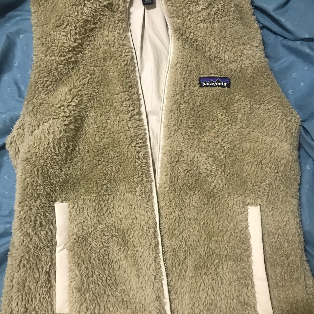 Patagonia Women's Los Gatos Fleece Vest in Khaki