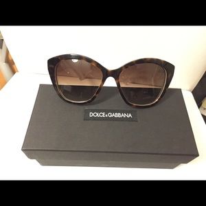 🚫SOLD🚫DOLCE & GABBANA WOMEN CAT EYE SUNGLASSES