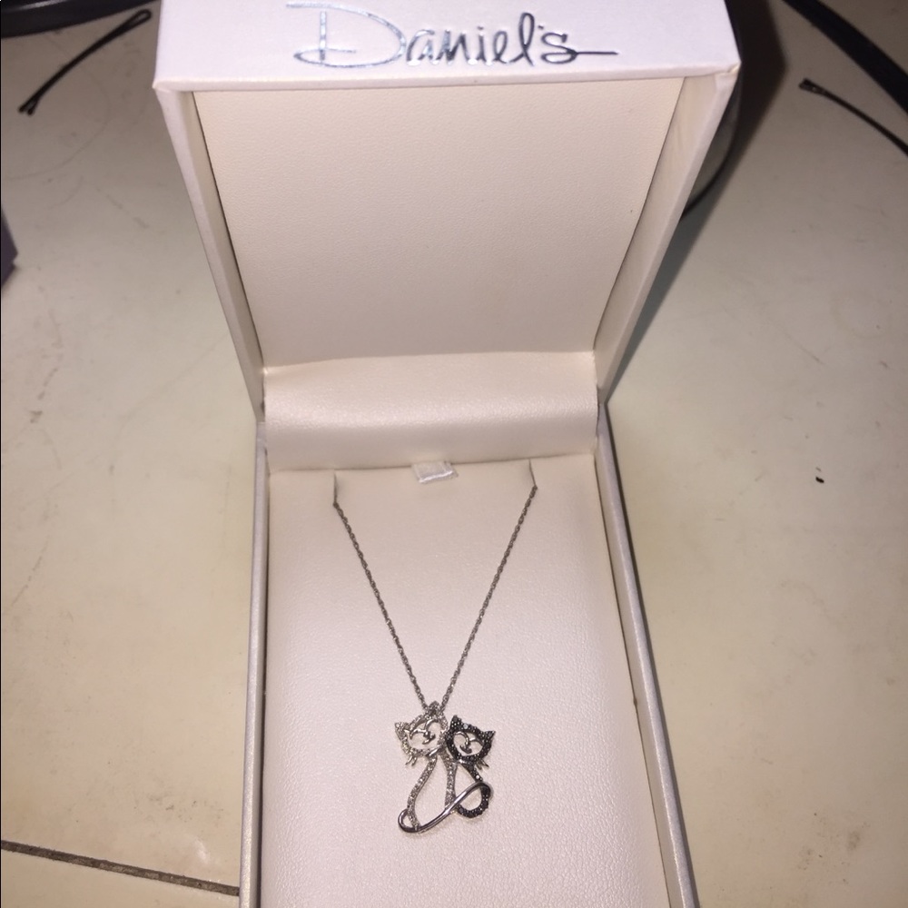 Daniels diamonds cat necklace