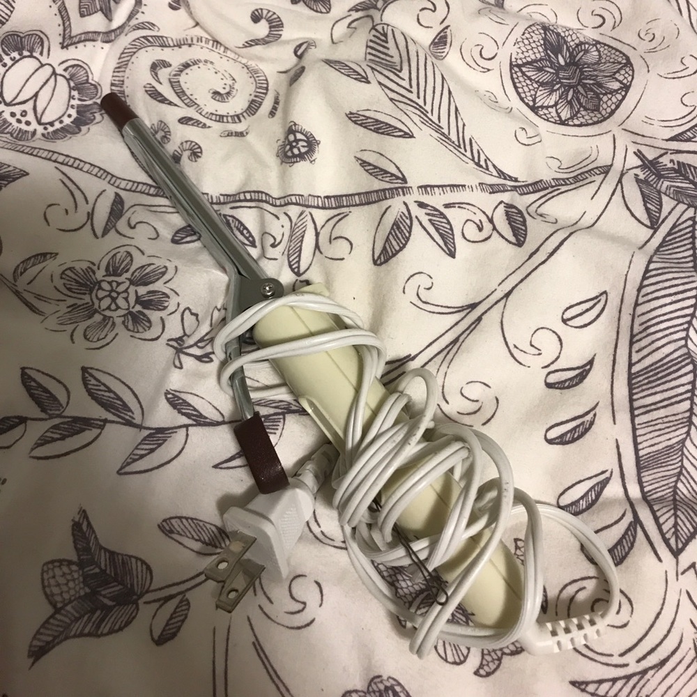 Travel size curling iron