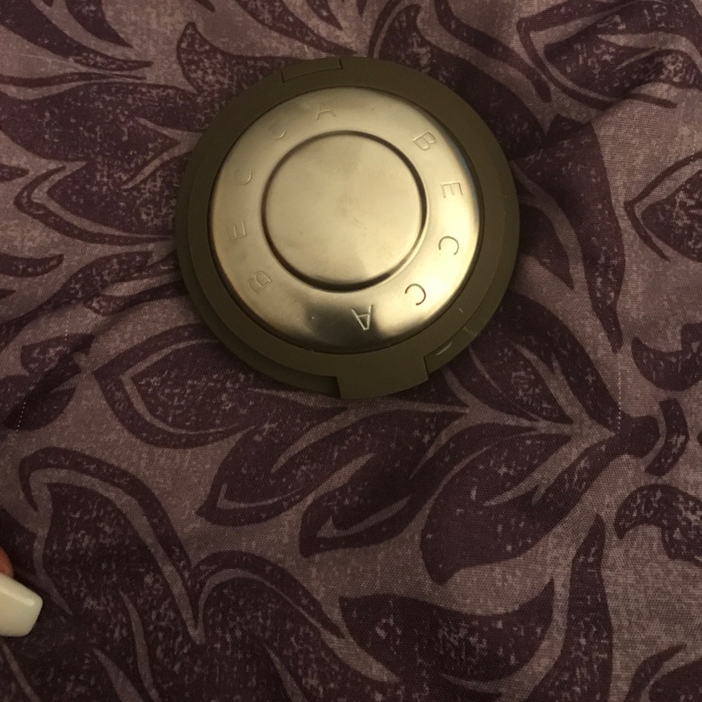 Becca Skin Perfector - Picture 2 of 5
