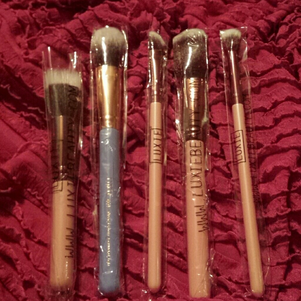 '5' LUXIE makeup brushes