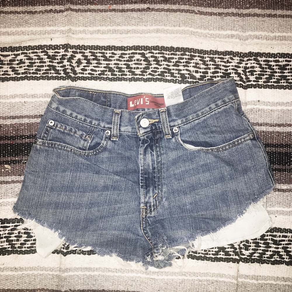 High waisted Levi shorts