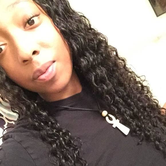 Meet your Posher, Synethia - Picture 1 of 1