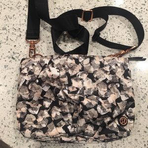 Lululemon "hip to be free" bag