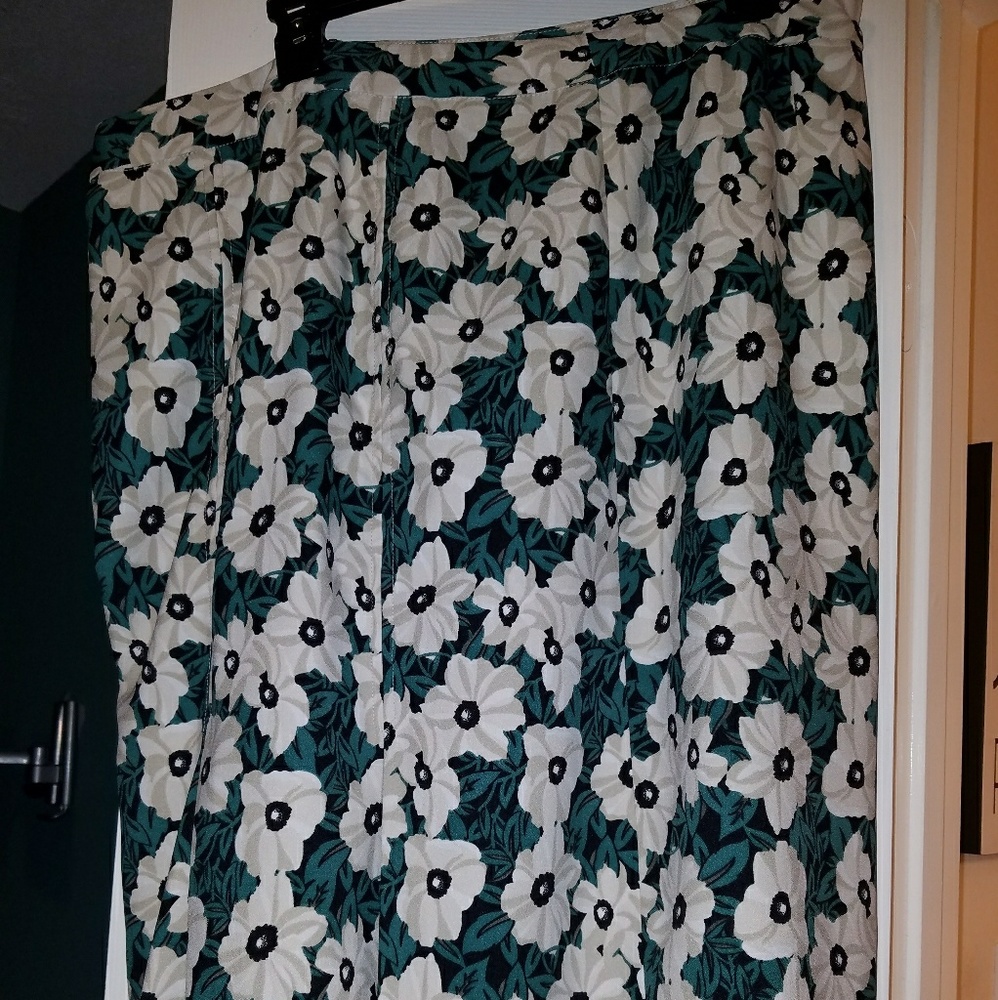 Who what wear skirt. Worn once.