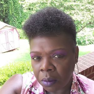 Meet your Posher, Myra