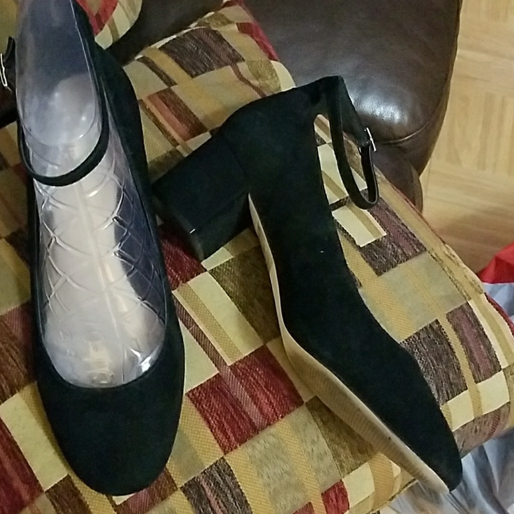 Shoes - Picture 3 of 3