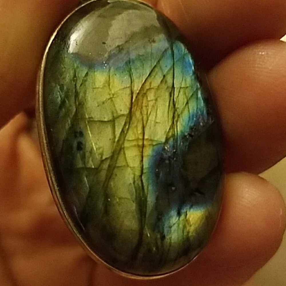 Stunning labradorite sterling pendant
