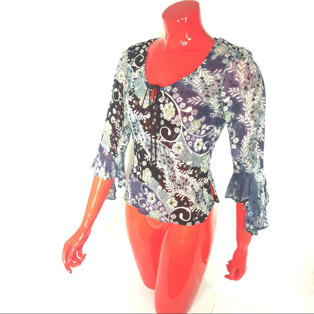 🔻2 for $10 🔻 Rouge • Opaque 3/4 Bell Sleeve