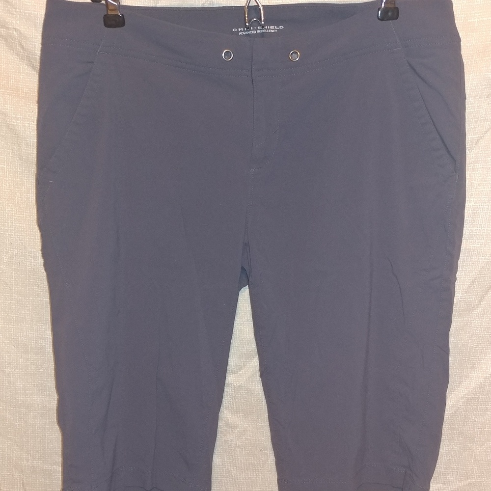Columbia hiking shorts size 8