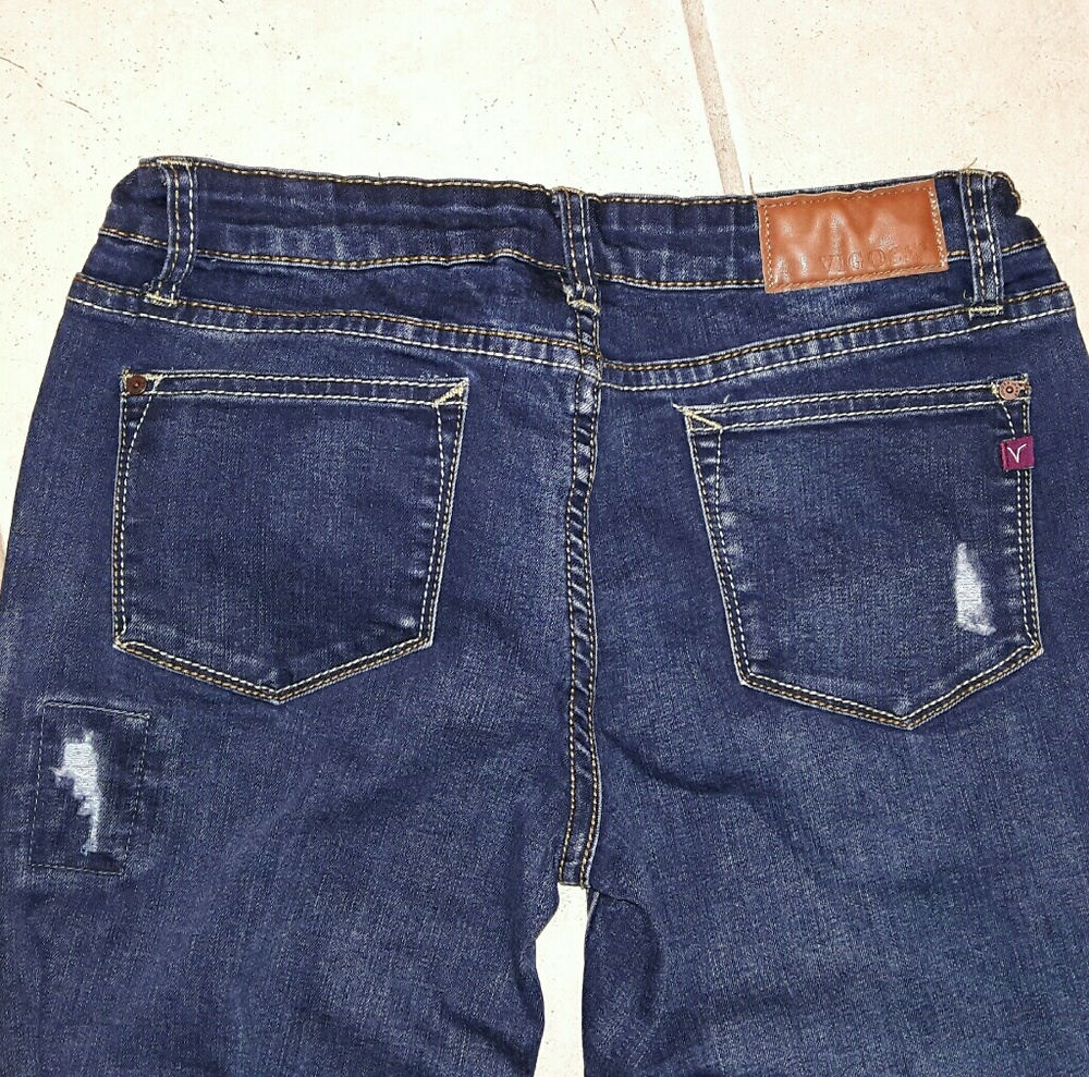 NWOT Vigoss Distressed Jeans