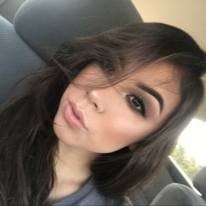 Meet your Posher, Iris