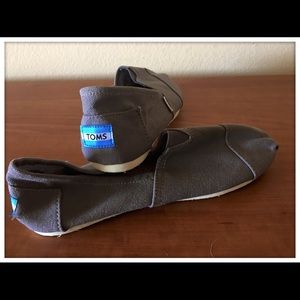 Gray Toms slip-ons, sz 9 (never worn)