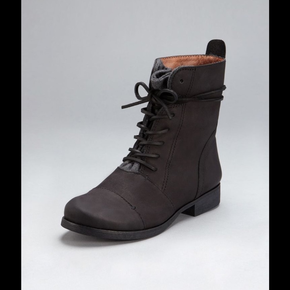 🆕 Modern Vintage - Lace Up Combat Boot