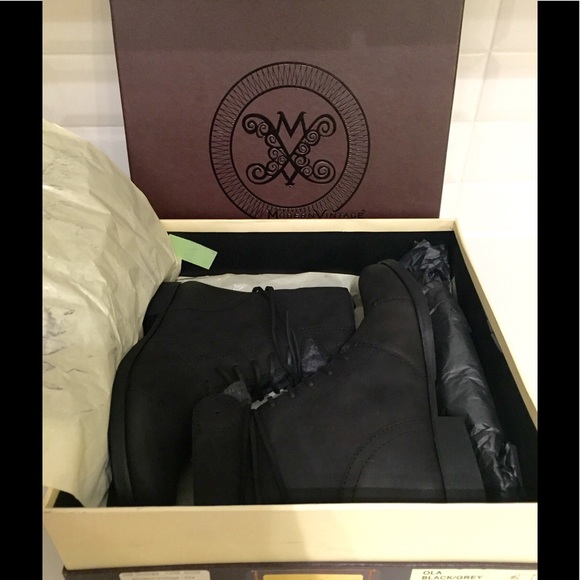 🆕 Modern Vintage - Lace Up Combat Boot - Picture 5 of 6