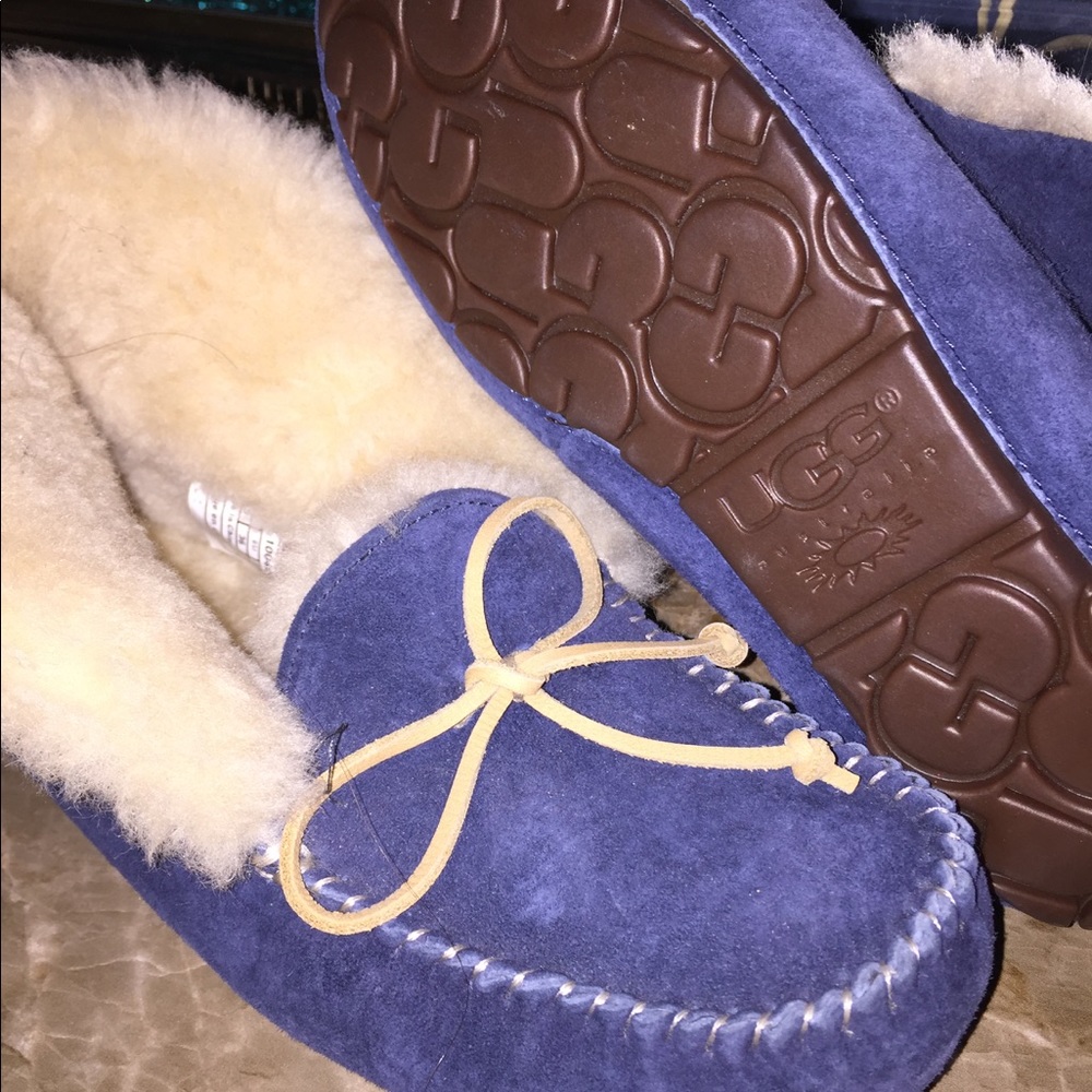 UGG Avena Slipers Size 5