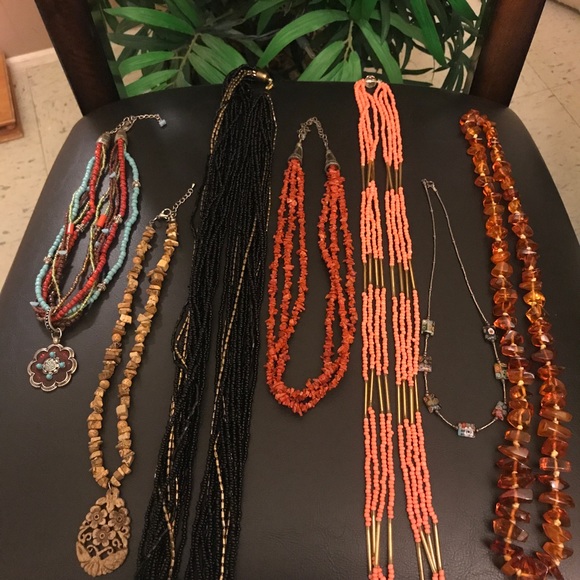 7 assorted necklaces - Picture 2 of 3