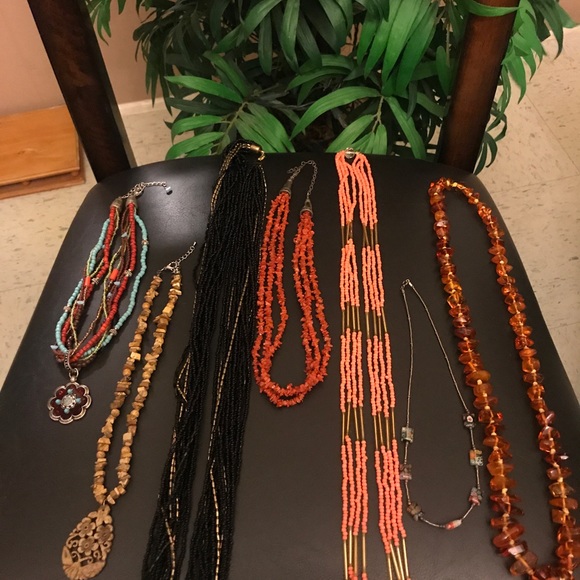 7 assorted necklaces - Picture 3 of 3