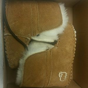 Baby moccasins, furry lambskin lining, suede