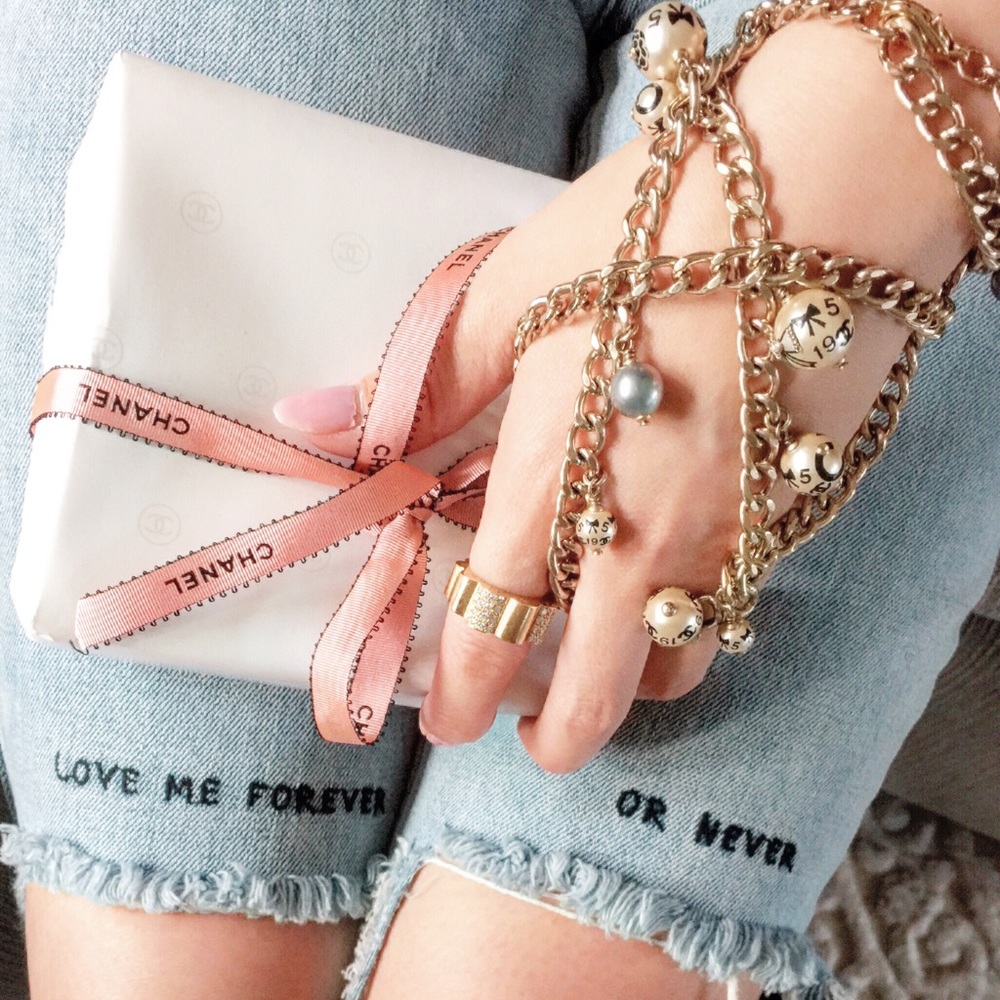 CHANEL rare pearl stone graffiti necklace or belt