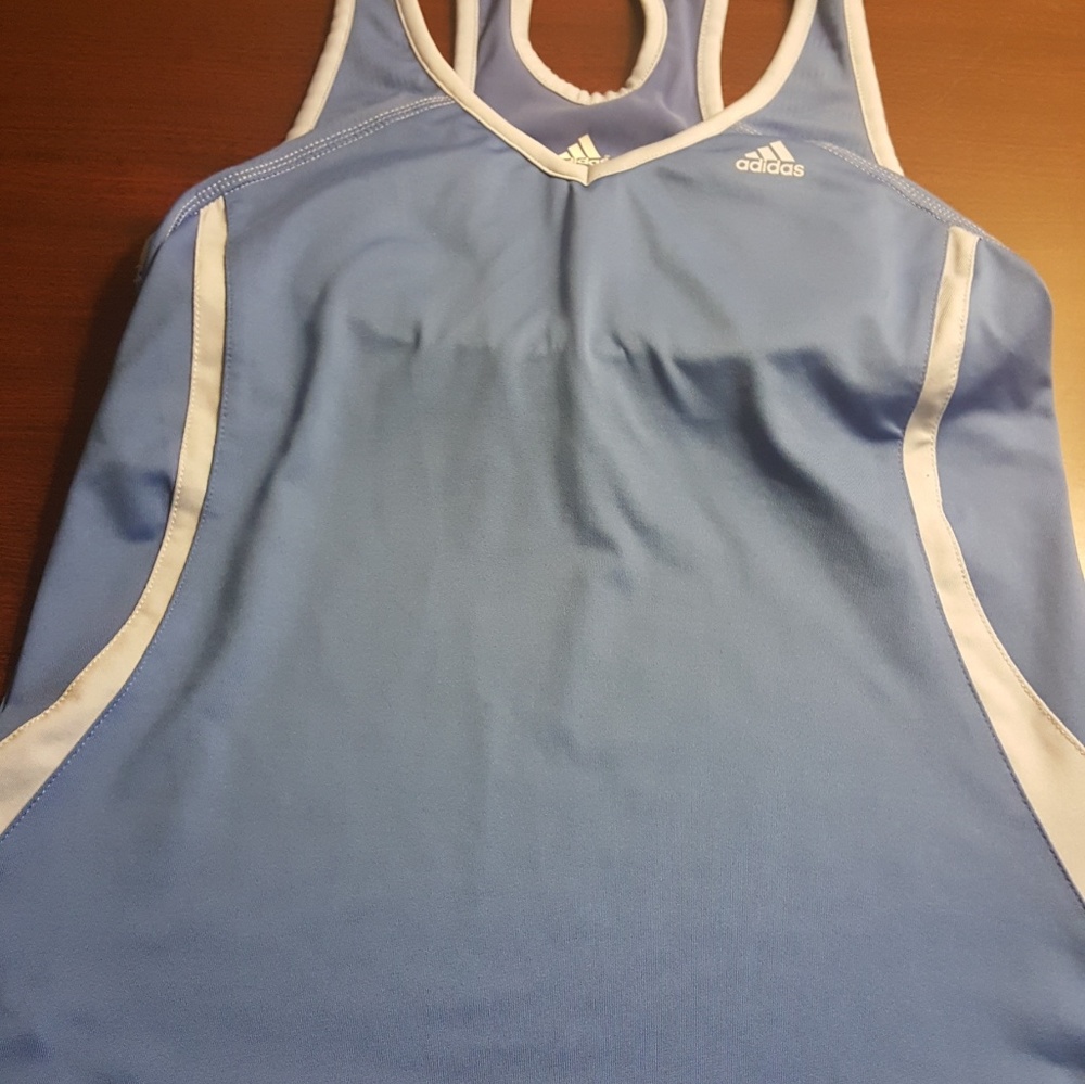 Women's athletic top
