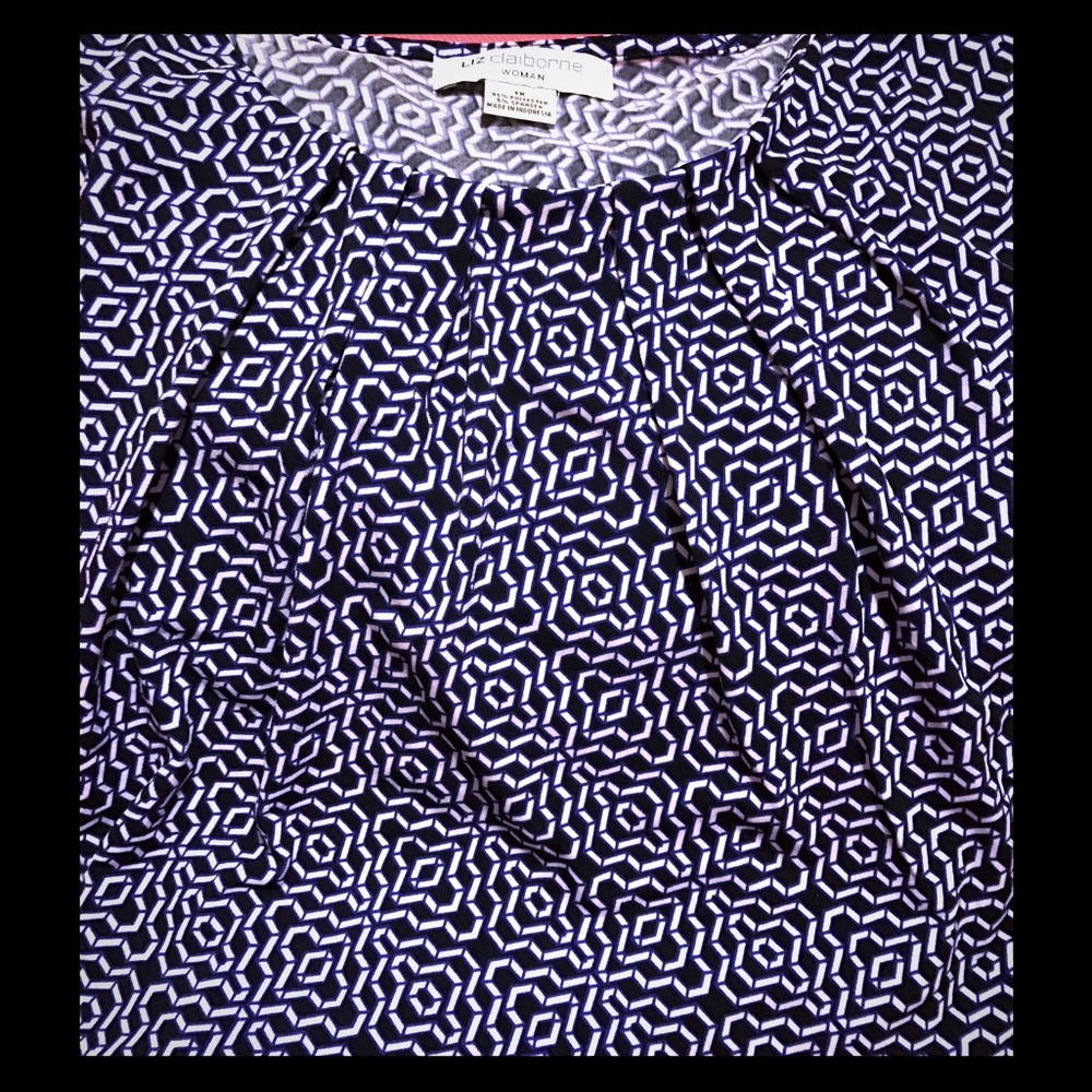 🛑❌SOLD❌🛑. Dressy blouse with short sleeves
