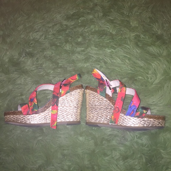 Betsey Johnson Kraterr - Picture 1 of 2