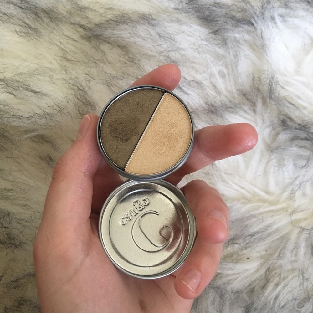 Eyeshadow - Picture 2 of 3