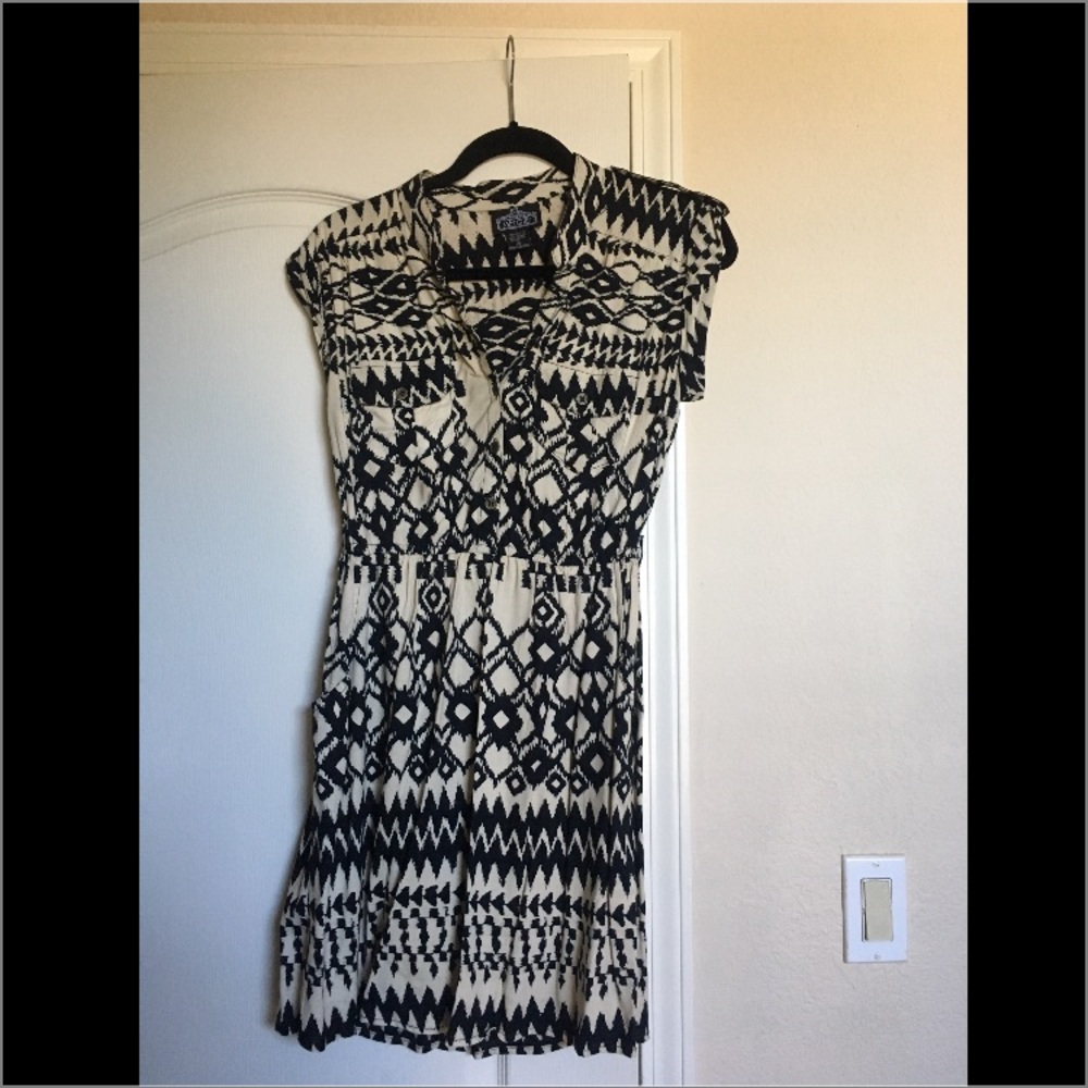 Dress - Picture 8 of 8