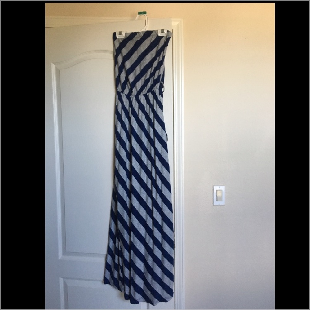 Dresses - Picture 2 of 8