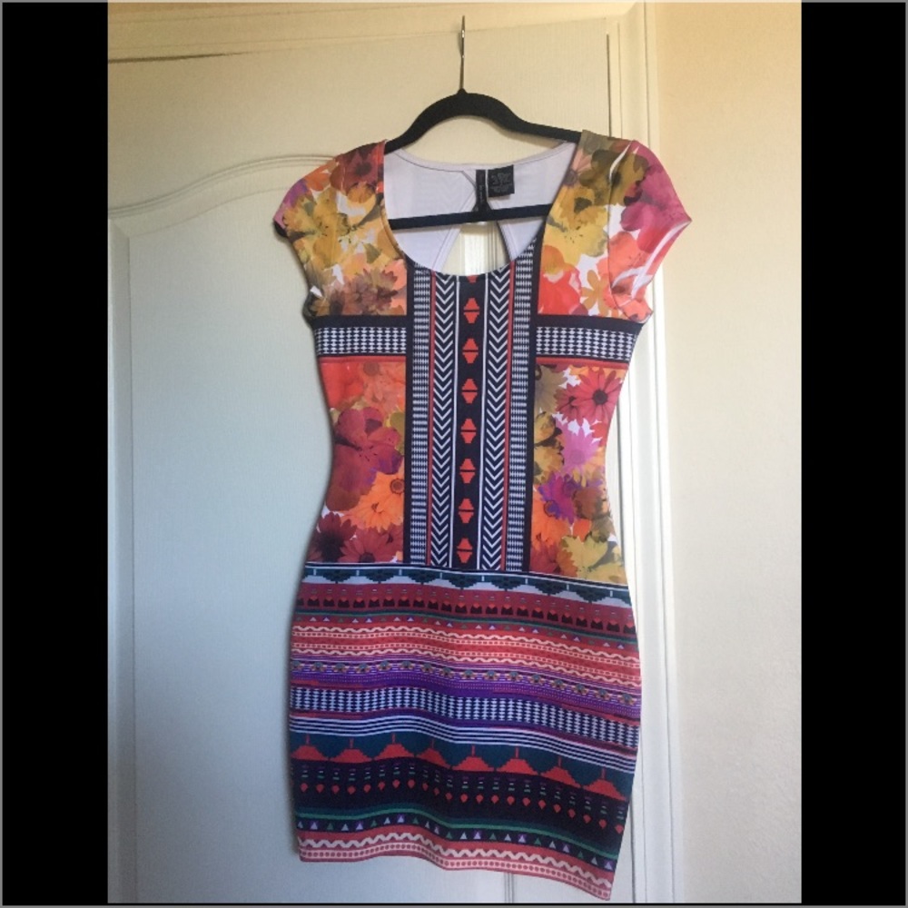 Dresses - Picture 5 of 8