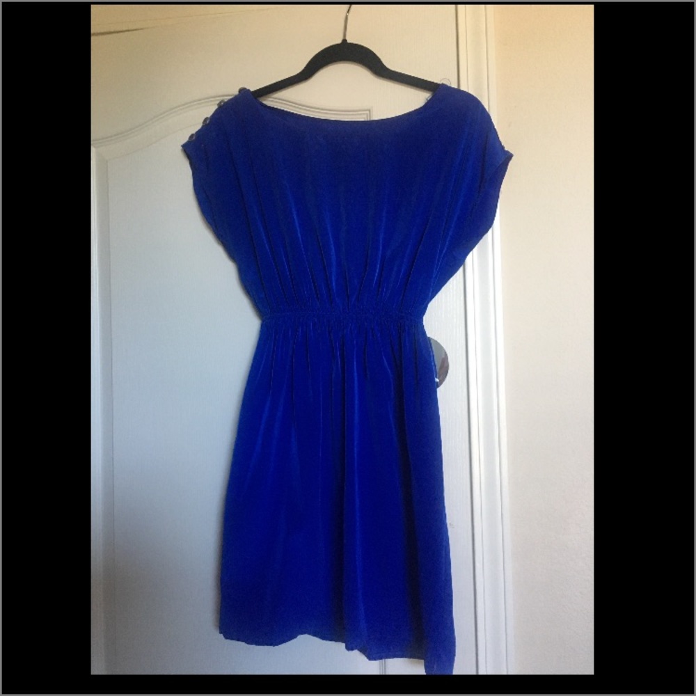 Dresses - Picture 6 of 8