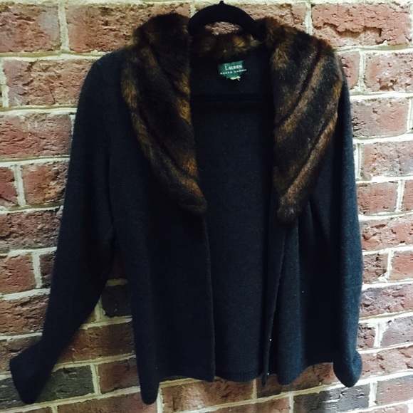 women's sweater with fur collar