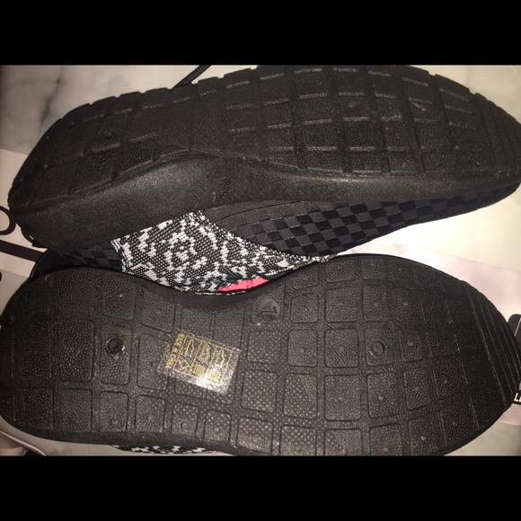 Shoes - Picture 3 of 4