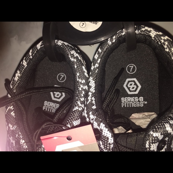 Shoes - Picture 4 of 4