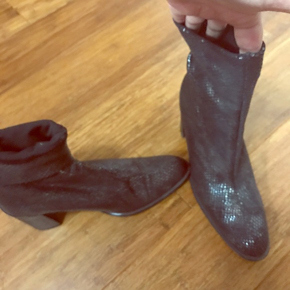 Aquatalua Booties - Picture 1 of 5