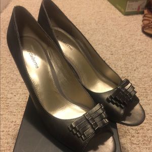 Liz Clairborne Grey/Gunmetal cute shoes!