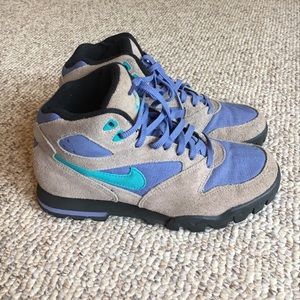 VINTAGE NIKE caldera tan & teal hiking boot