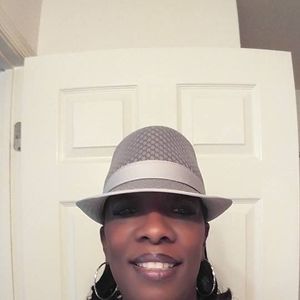 Meet your Posher, Cynthia
