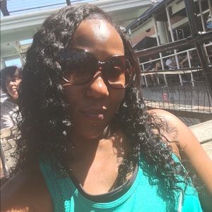 Meet your Posher, Adora