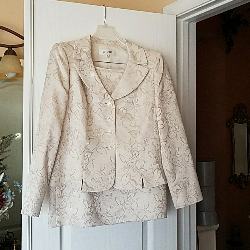 2 piece suit size 14p