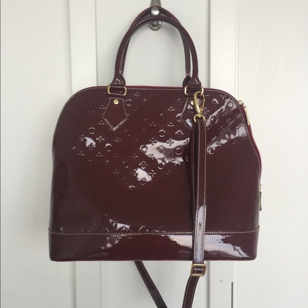 Invece patent leather bag