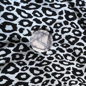 Marble print pop socket